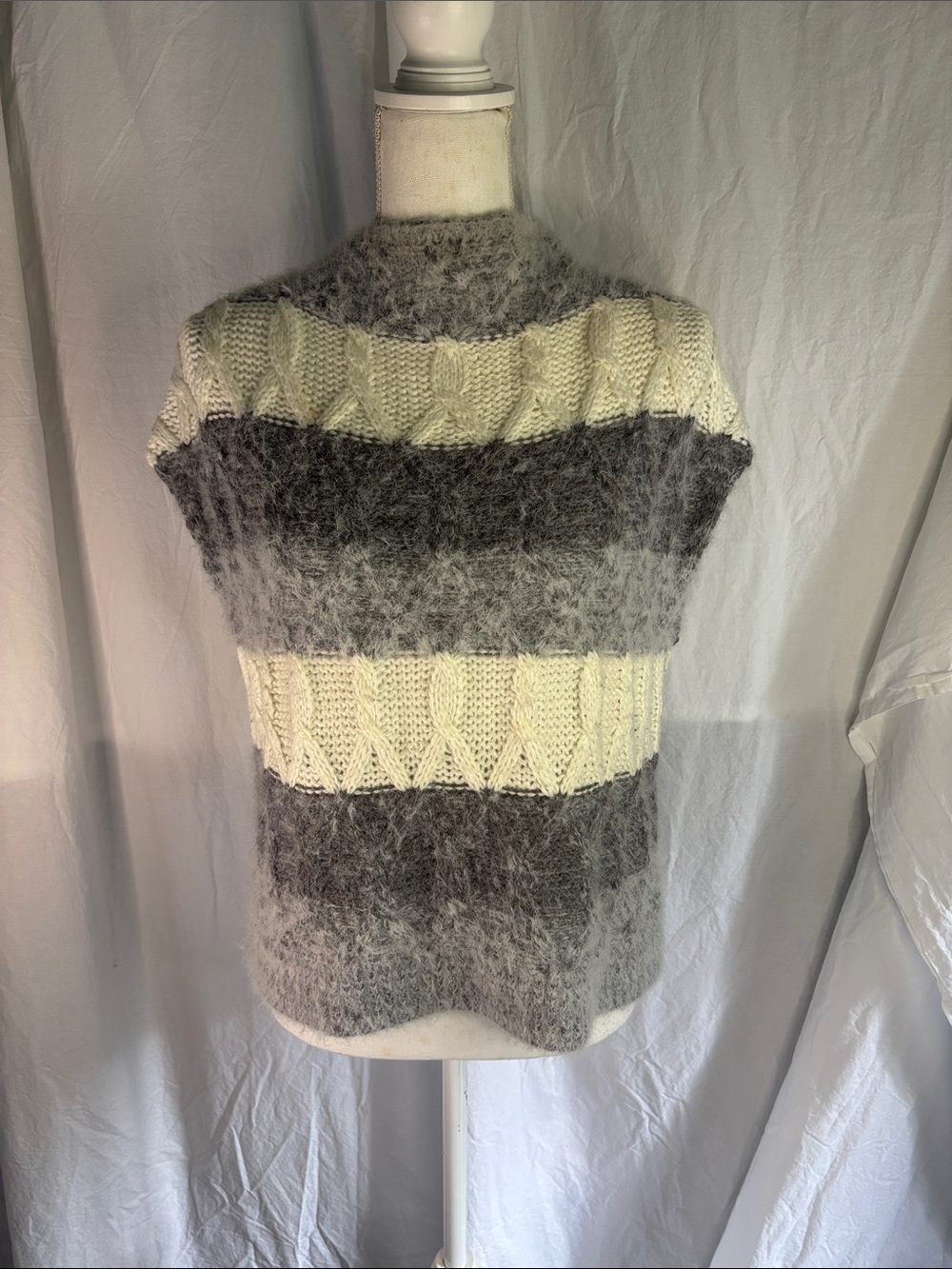 Melrose and Market Sleeveless Sweater Vest in Cream and Gray